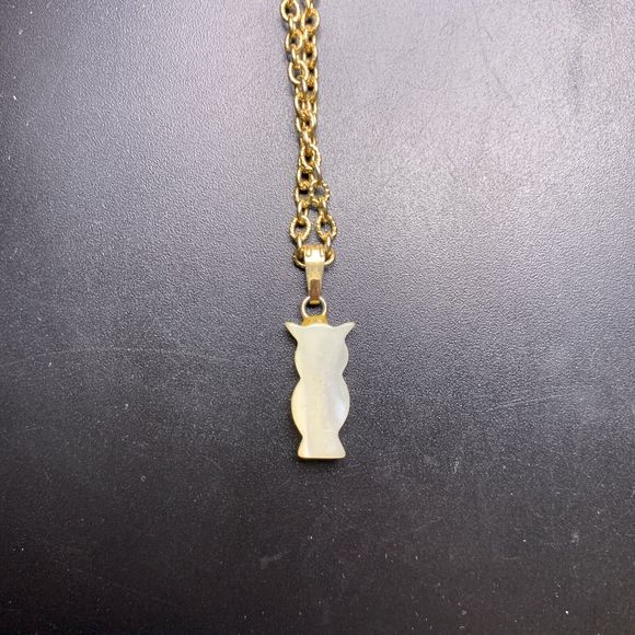 Dainty Mother Of Pearl Owl Pendant Necklace Small Tiny Carved Gold Tone Vintage - Picture 4 of 7
